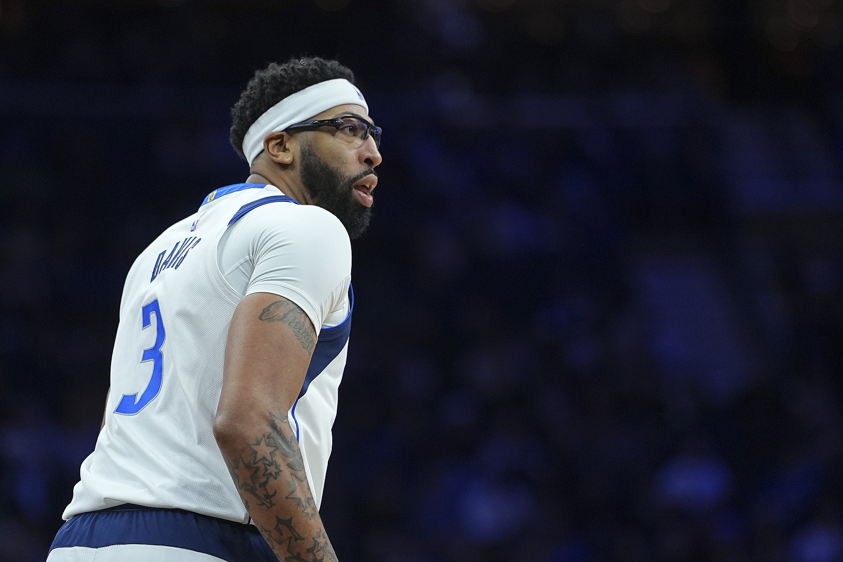 GA黄金甲-夏天可签四年2.75亿!美记:浓眉的目标是一份顶薪续约合同!