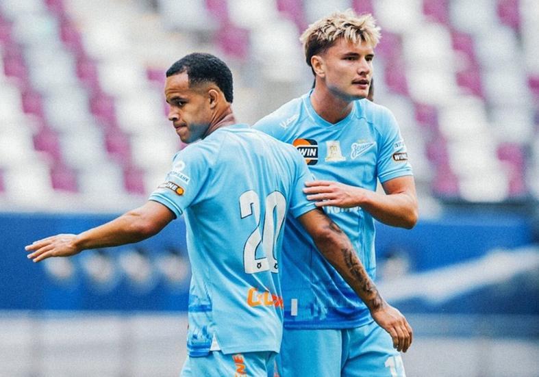 GA黄金甲登录入口-0-6！中超冠军被血洗 2场丢10球 球迷：脸都不要了 海港B队1平2负