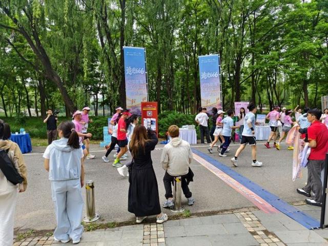 GA黄金甲官方网站-一根绳子，六道光——一场让视障跑者被“看见”的六天六马挑战